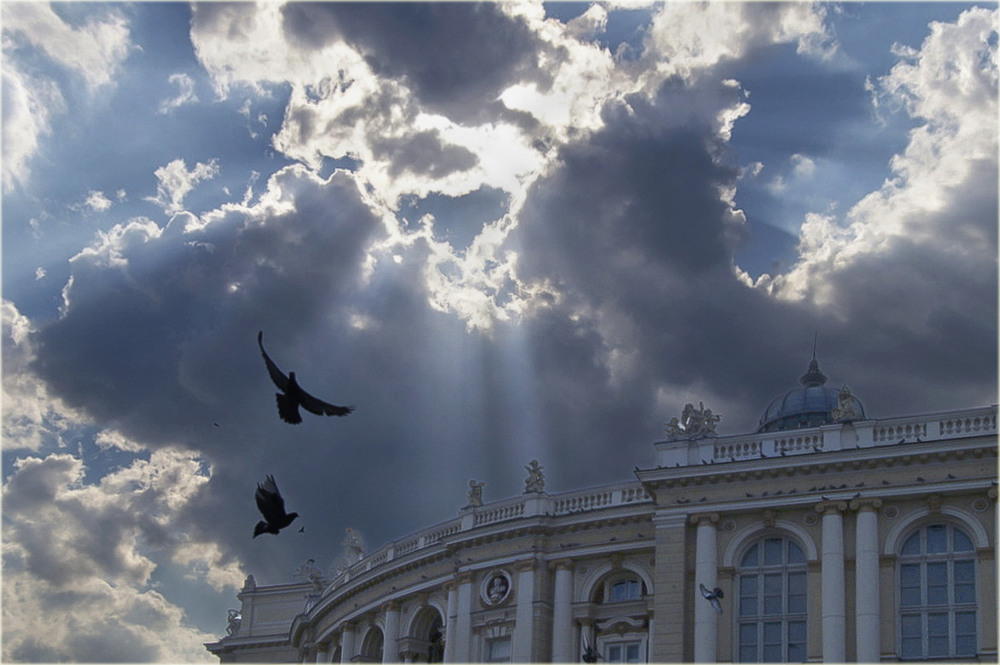 Фотографія Тучи над Оперным стали / SergioSfotaS / photographers.ua