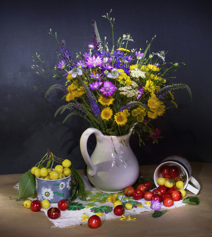 Фотографія Літня композиція з черешнею та польовими квітами / Зоя та Олександр / photographers.ua