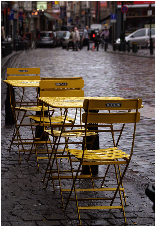 Фотографія об осенних пожелтевших стульях / V  R / photographers.ua
