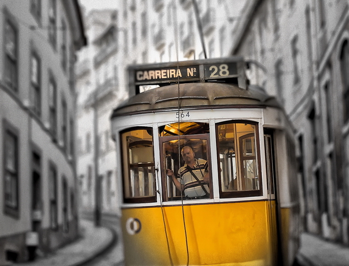 Фотографія Senhor in the yellow tram... . / Paulo Flop / photographers.ua