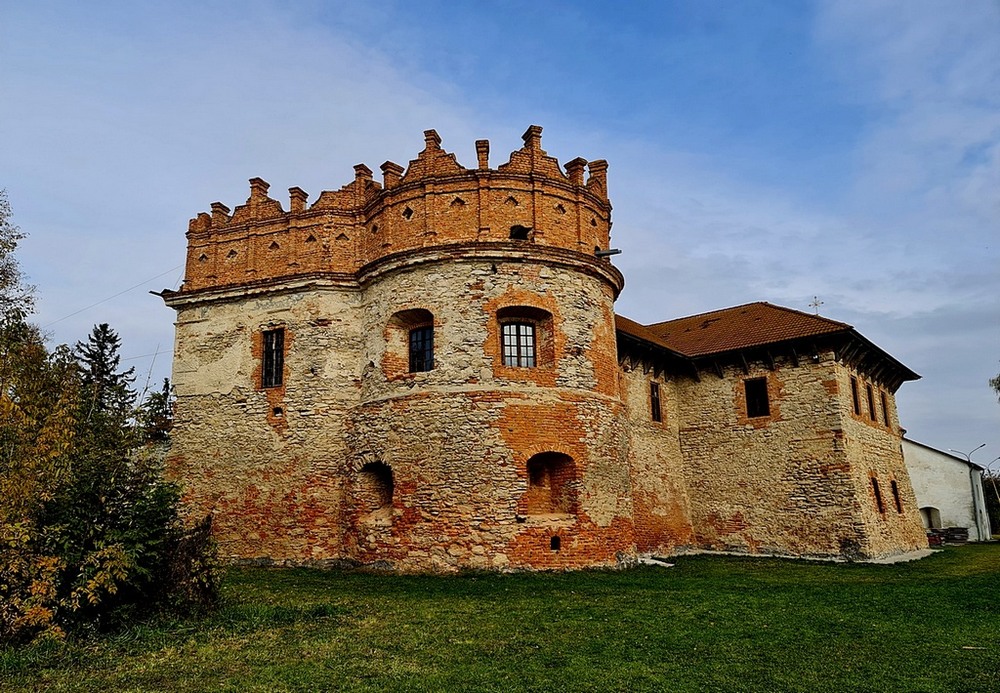 Фотографія Старокостянтинівський замок (кн.Острожських) 2021 / Віталій Шафранський / photographers.ua