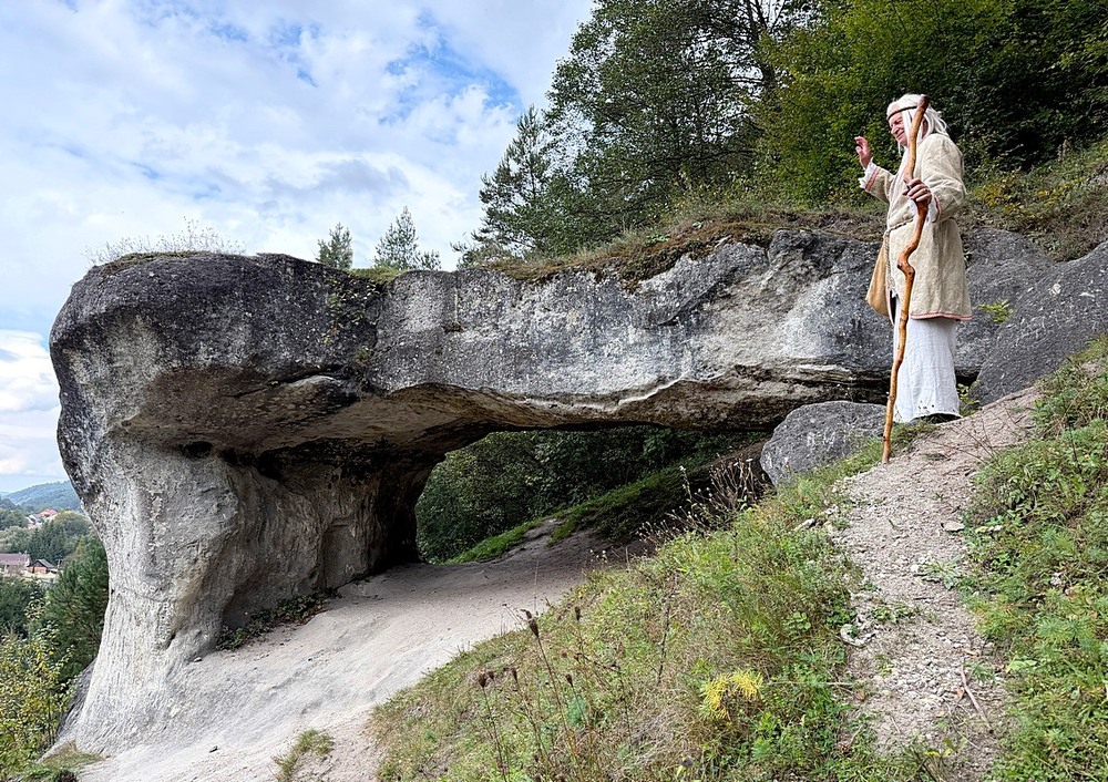 Фотографія Камінь Дірявець і "Білий хорват" / Віталій Шафранський / photographers.ua