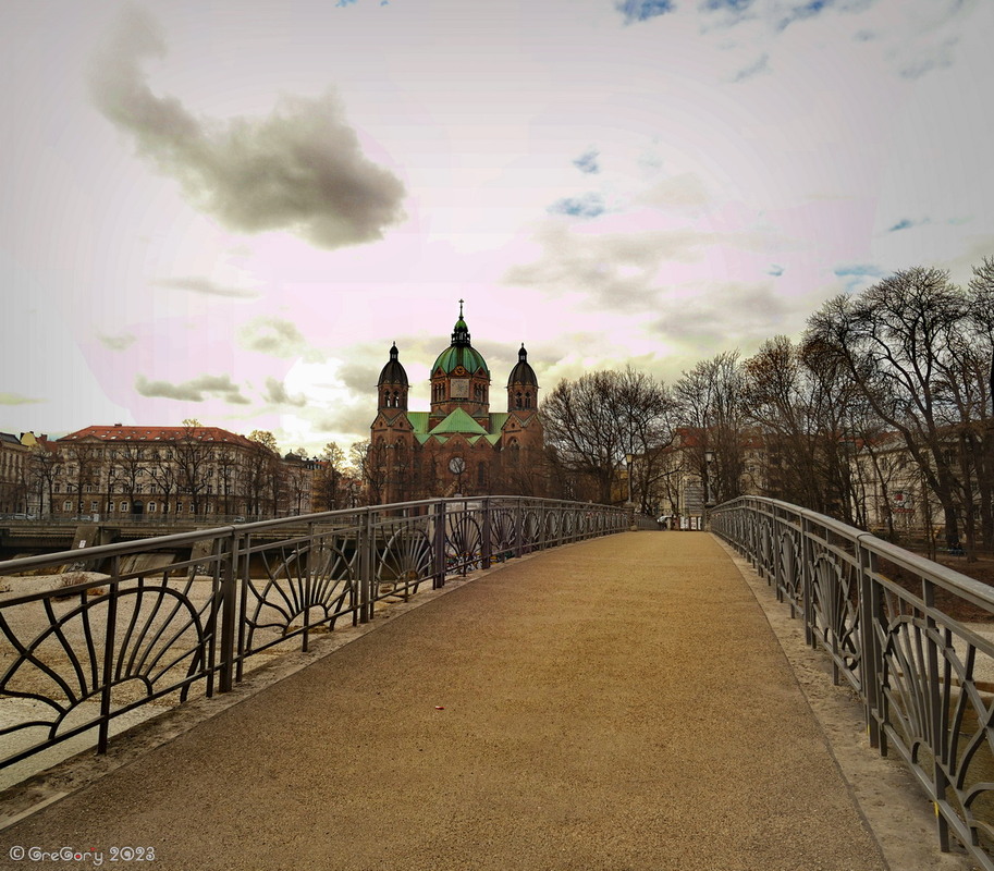 Фотографія Міст Mariannenbrücke до храму St. Lukas / GreGor'y / photographers.ua