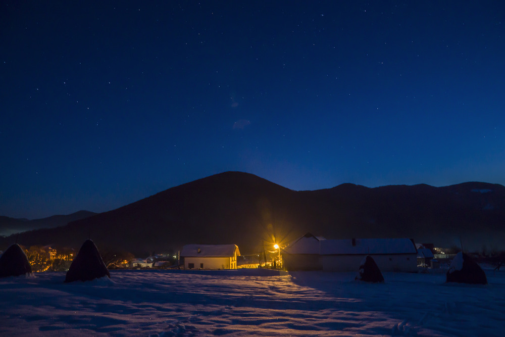 Фотографія Село Солочин і гора Крехайя за 80 хв. до світанку... / Farernik / photographers.ua