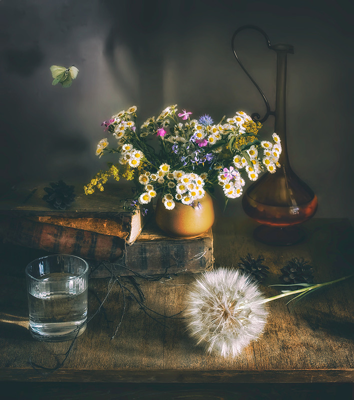 Фотографія натюрморт с полевыми цветами и бабочкой / Михайло Шерман / photographers.ua