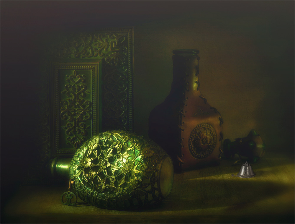Фотографія натюрморт с бутылками и колокольчиком / Михайло Шерман / photographers.ua