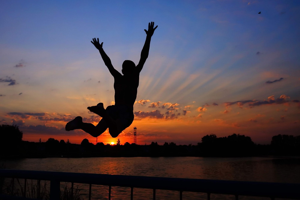 Фотографія прыжок на солнце / UmaS / photographers.ua