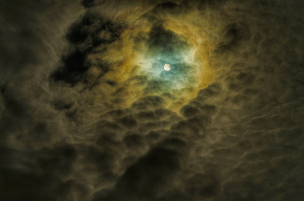 Фотографія moon in cloud / Іван Тучковський / photographers.ua