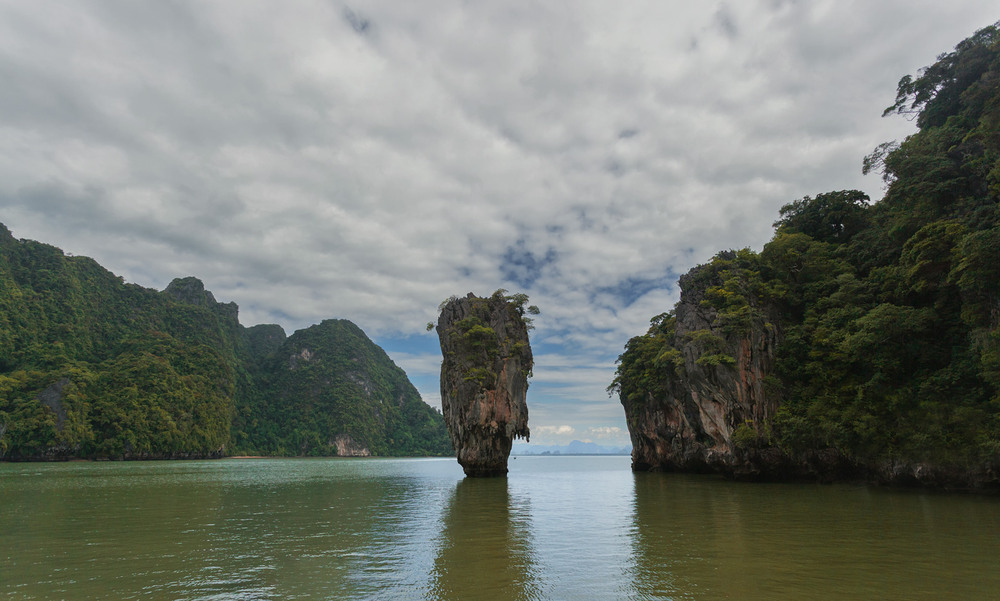 Фотографія о.Джеймса Бонда - маленький вапняковий острівець у затоці Пхангнга на північний схід від Пхукету. / Олександр Вівчарик / photographers.ua