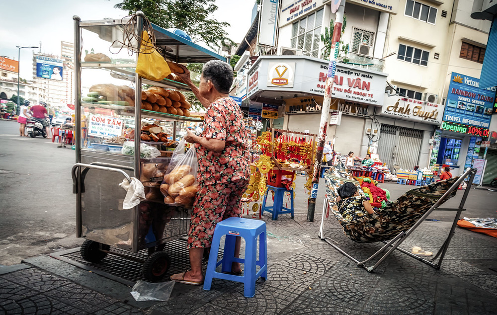 Фотографія И днем и ночью торговля не умолкает... Хошимин.Вьетнам! / Александр Вивчарик / photographers.ua