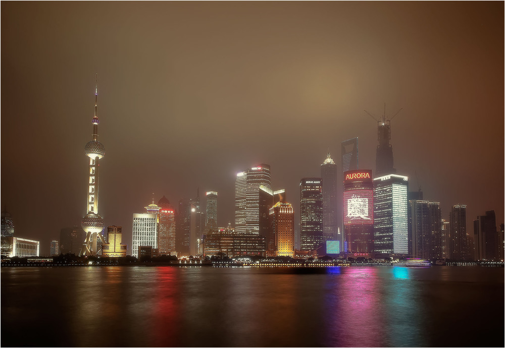Фотографія КНР,Шанхай...Вид с набережной на туманный Пудун(деловой центр всего Китая). / Александр Вивчарик / photographers.ua