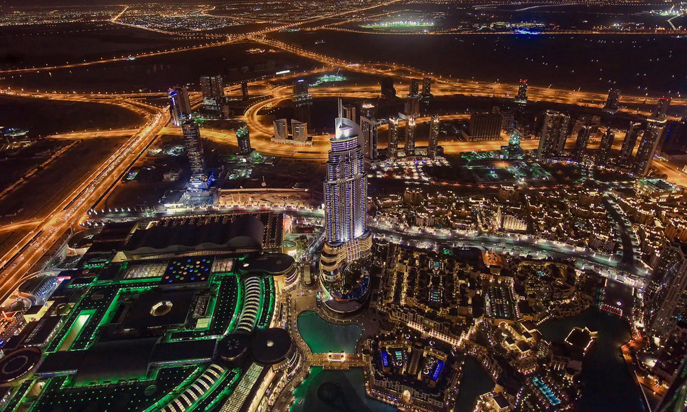 Фотографія Ночной Дубай...вид с Бурдж-Халифа...небоскрёб высотой 829.8 м , самое высокое сооружение в мире! / Александр Вивчарик / photographers.ua