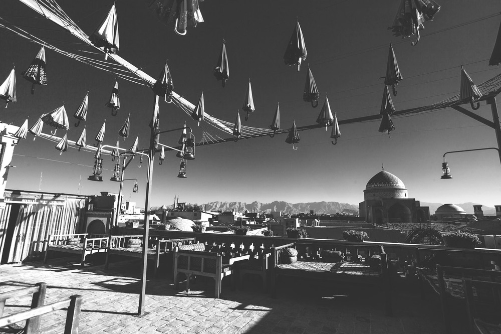 Фотографія "Шербурские зонтики" по Ирански...Чайная...с видом на город... / Александр Вивчарик / photographers.ua