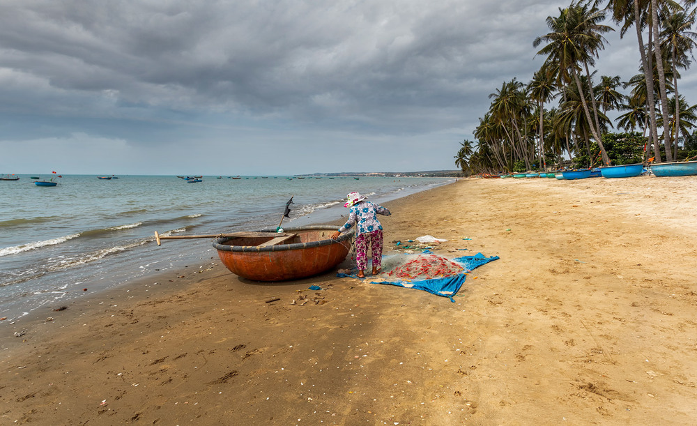 Фотографія Рыбак(рыбачка) и море... Вьетнам! / Александр Вивчарик / photographers.ua