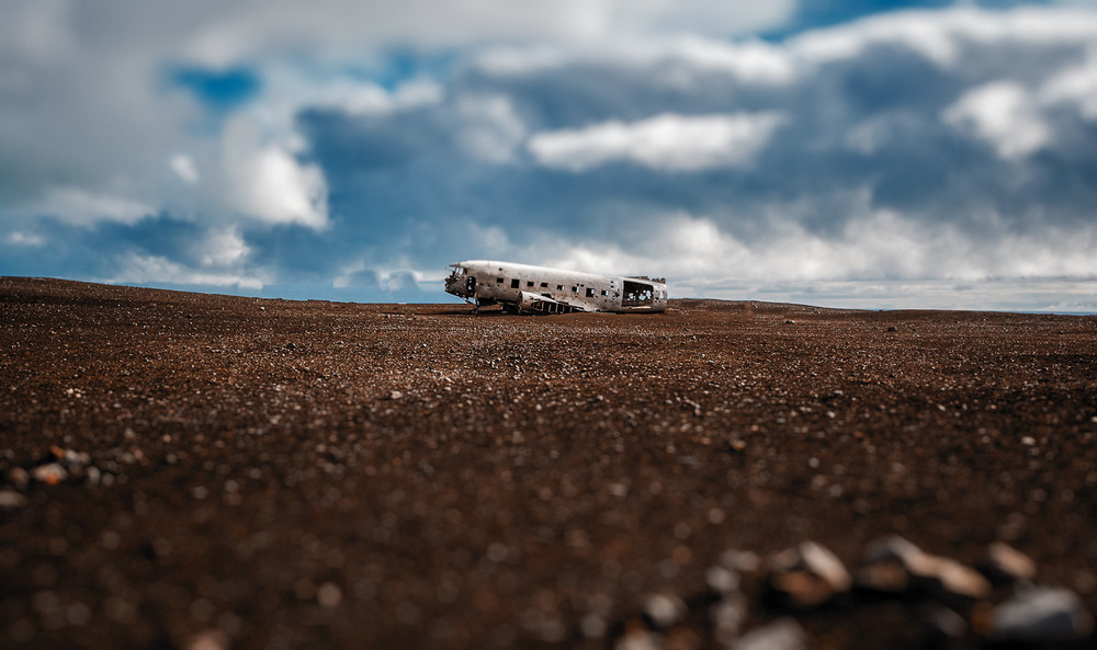 Фотографія Останки самолета DC-3 ВМС США на пляже в Исландии... / Александр Вивчарик / photographers.ua