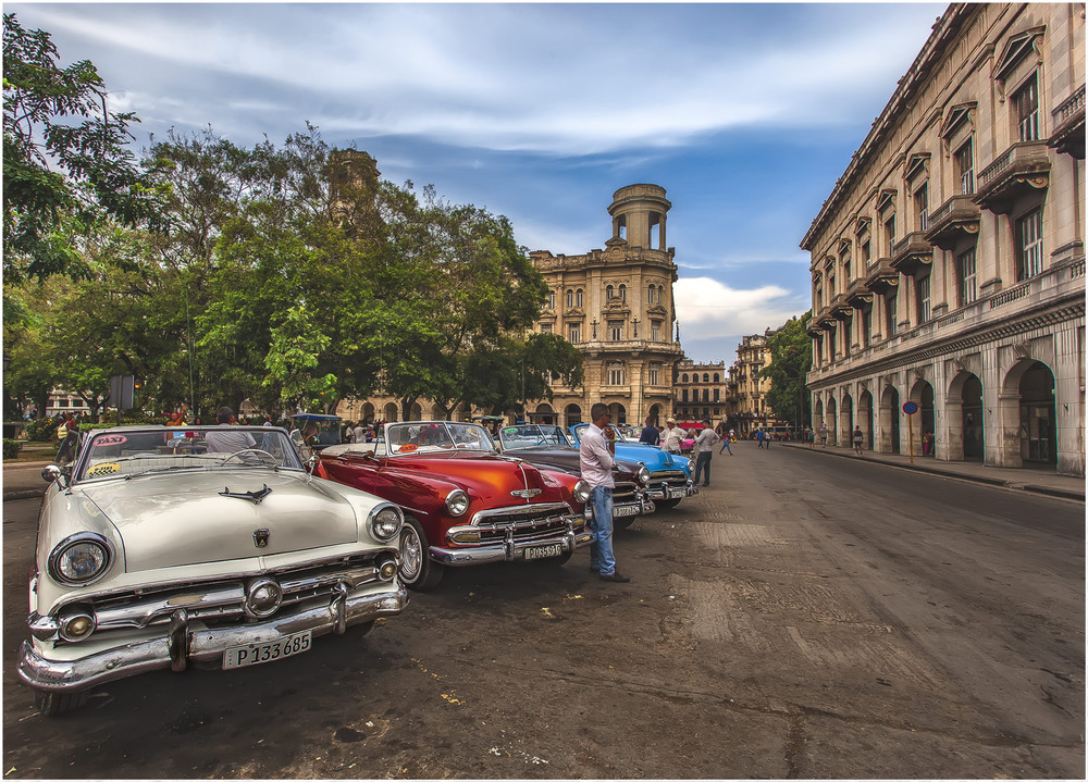 Фотографія «Альмендрон» - TAXI...TAXI...разноцветно е такси...Это Куба...детка(с)... / Александр Вивчарик / photographers.ua