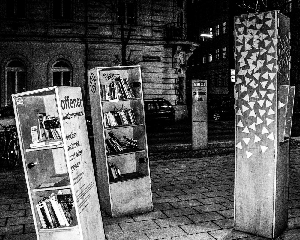 Фотографія уличная библиотека / Трубин Олег / photographers.ua