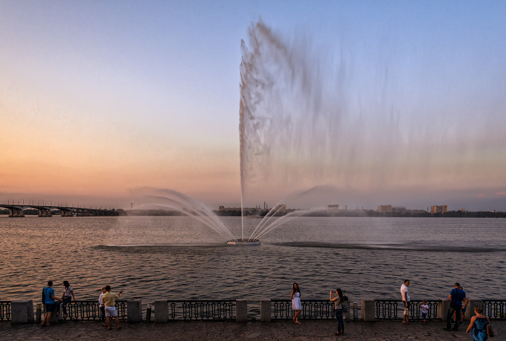 Фотографія Ранний вечер, набережная, фонтан / Юрій Бабич / photographers.ua