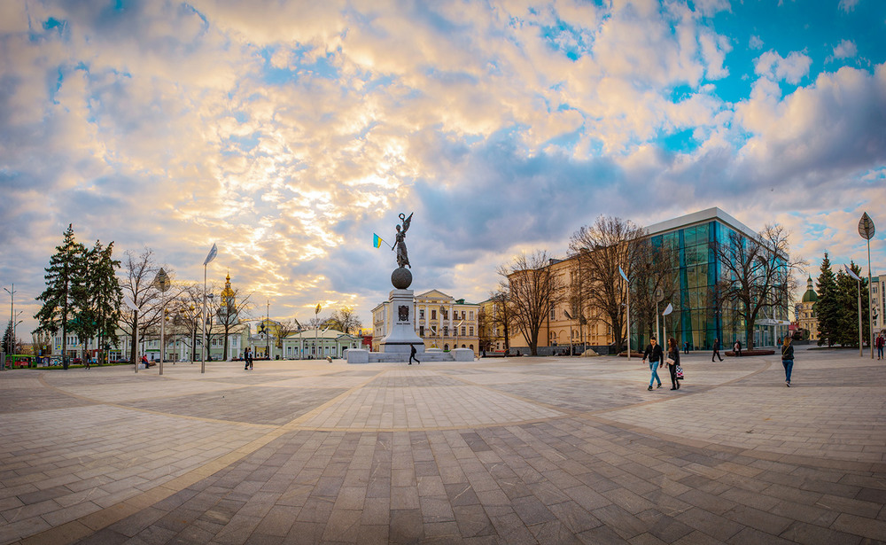Фотографія Майдан Конституції, місто Харків. Не було карантину. / Nam / photographers.ua