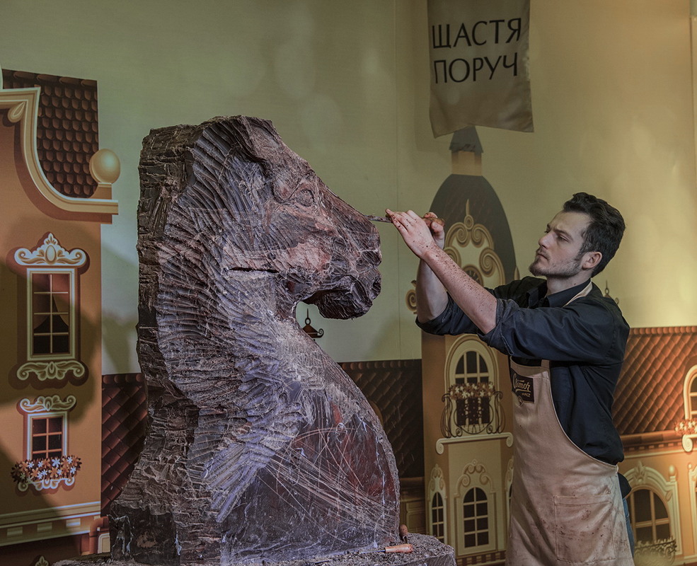 Фотографія ... творець шоколадного чуда ... (Його руки розмовлять з шоколадом) / Igor Vakaliuk / photographers.ua