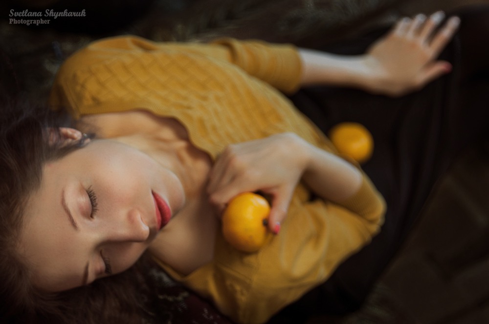 Фотографія Дівчина з мандаринами / Svitlana Shynkaruk / photographers.ua
