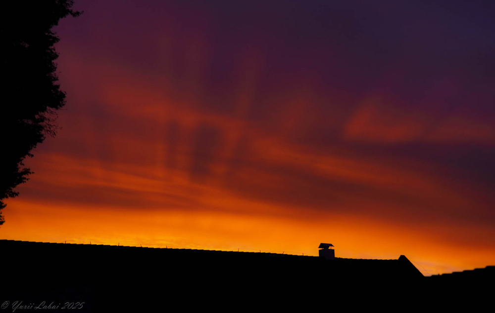 Фотографія Сходить сонечко над нашим домом / Юрій Лабай / photographers.ua