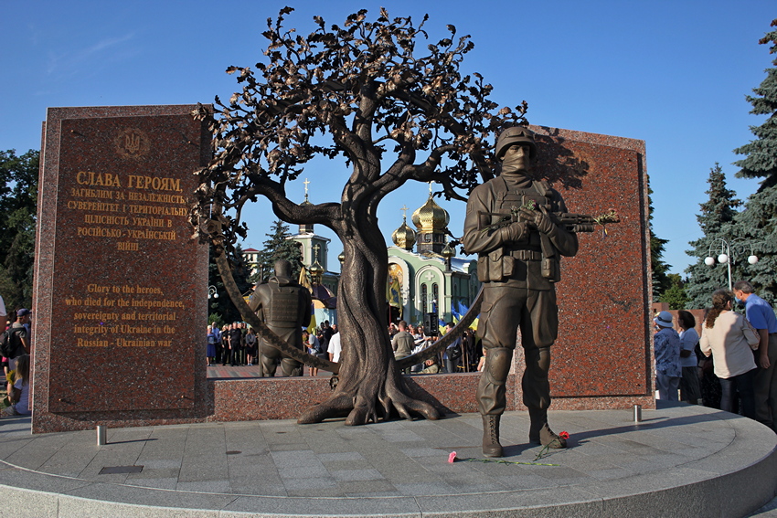 Фотографія Пам'ятник героям АТО в м. Черкаси / Юрий Лабай / photographers.ua