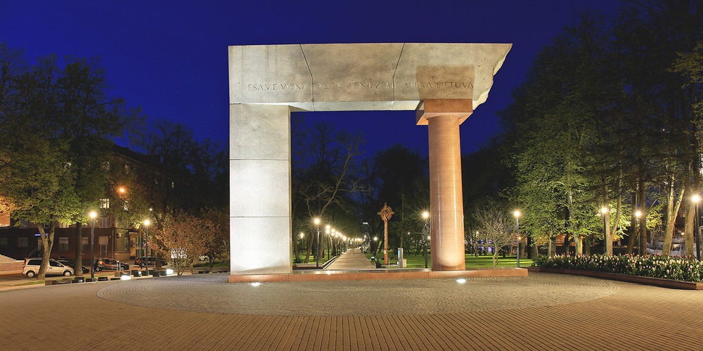 Фотографія Клайпеда вечірня. Пам"ятник єдиній Литві - "Арка" / Алекс Сергіїв / photographers.ua