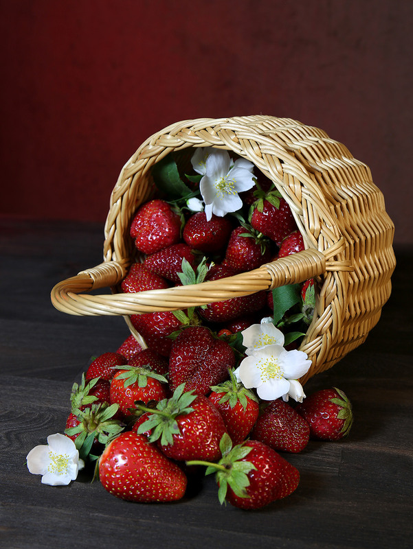 Фотографія Полуниці червоні, краплі сонця в долоні ... / Алекс Сергіїв / photographers.ua