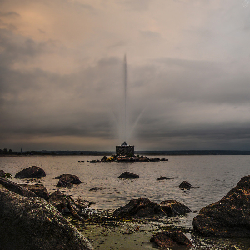 Фотографія О фонтане под хмурым небом... / Сергей Пономаренко / photographers.ua