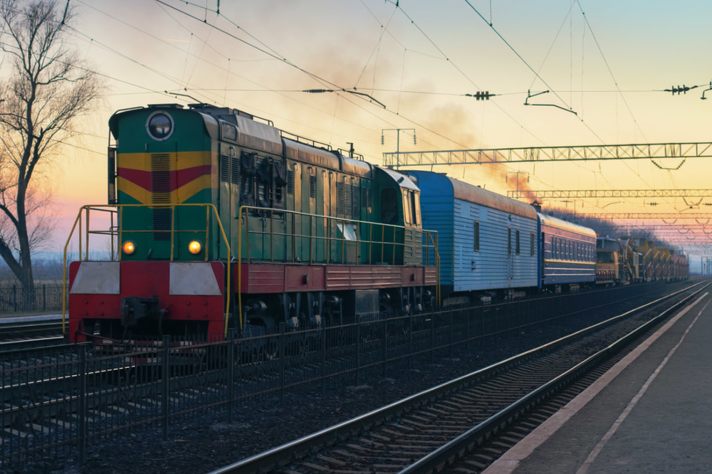 Фотографія Поїзд перед заходом сонця / Лис Павло / photographers.ua