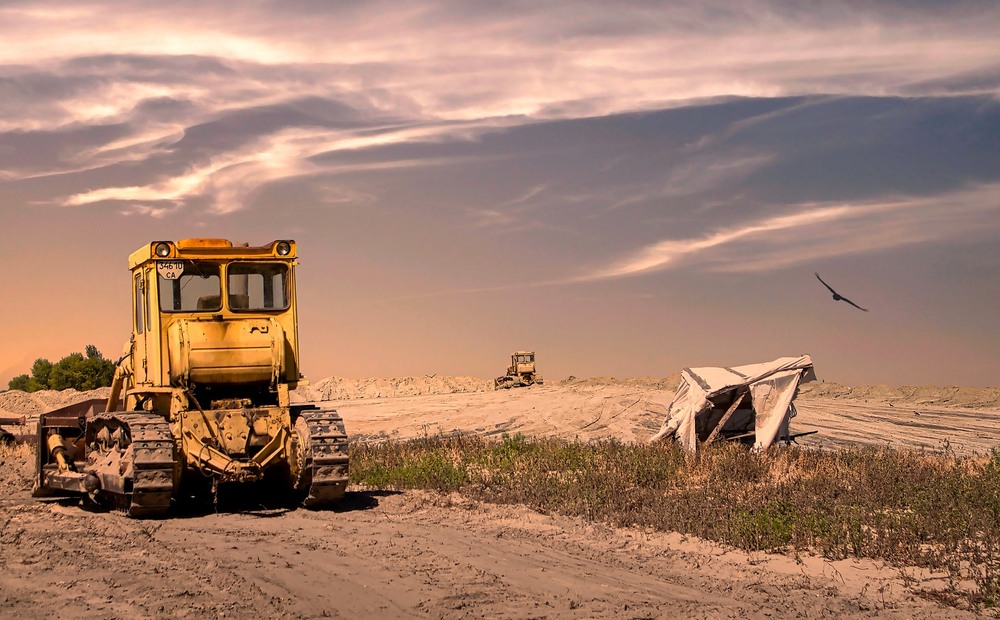 Фотографія Трактор в полі деркотів. / Volodymyr Shapoval VISt / photographers.ua