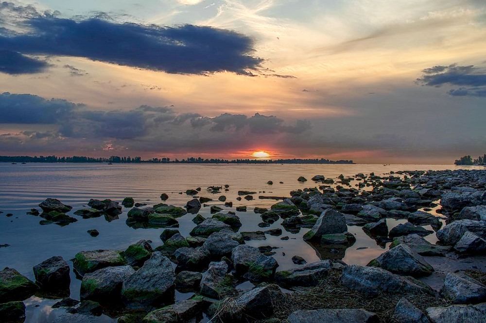 Фотографія На березі збираю камінці.... / Volodymyr Shapoval VISt / photographers.ua