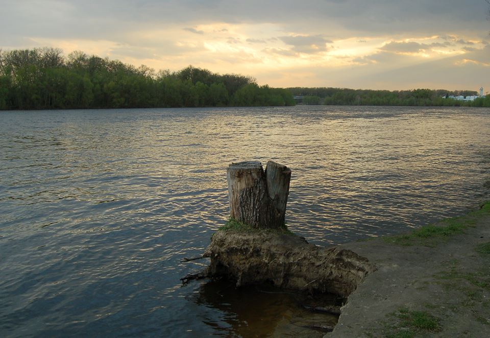 Фотографія Стоял, вздыхая, старый пень на берегу реки... / Kunnova Elena / photographers.ua