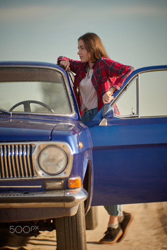 Фотографія Lovely girl and old car / Vortex / photographers.ua