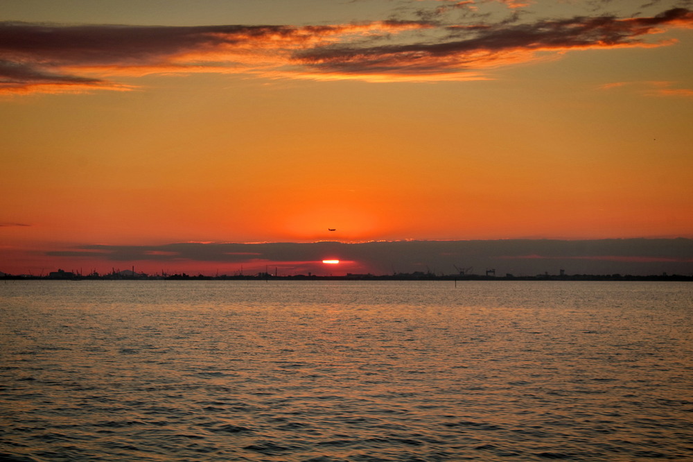 Фотографія Сонце заходить.. Літак пролітає.. / Ірина Кулікова / photographers.ua