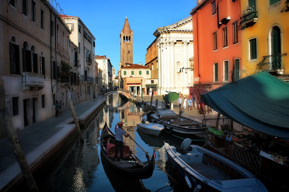 Фотографія "Багато людей падають у воду, міст трясеться.." / Ірина Кулікова / photographers.ua