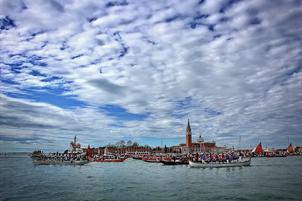 Фотографія Води Венеції розфарбували понад сотню човнів.. / Ірина Кулікова / photographers.ua