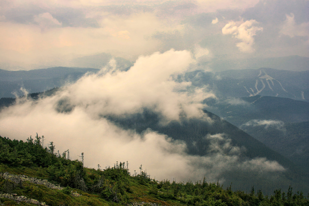 Фотографія Відпочивала хмара між горами / Капля Олександр / photographers.ua