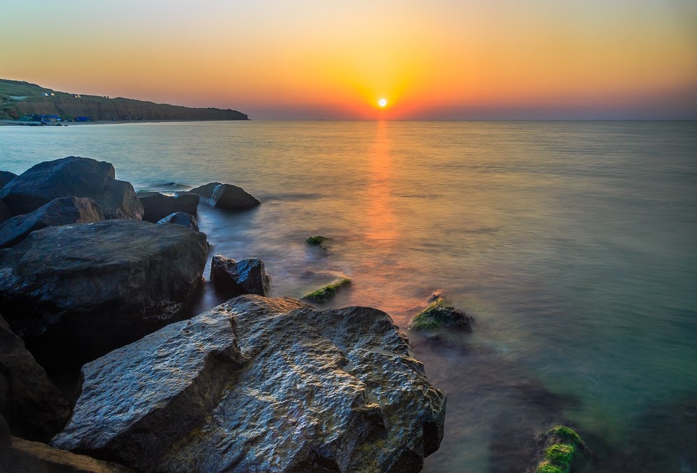 Фотографія Схід сонця на чорних каменях / Андрій Косенко / photographers.ua