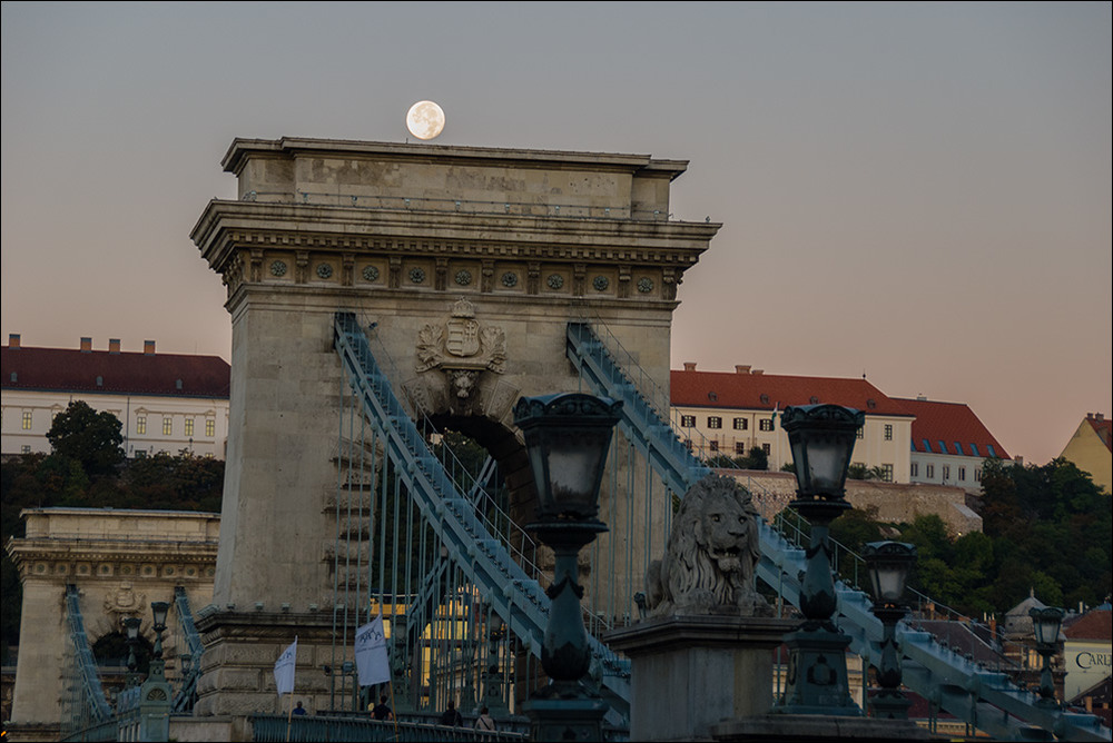 Фотографія Над мостом Сечени (Будапешт) / Дмитрий Домбровский / photographers.ua