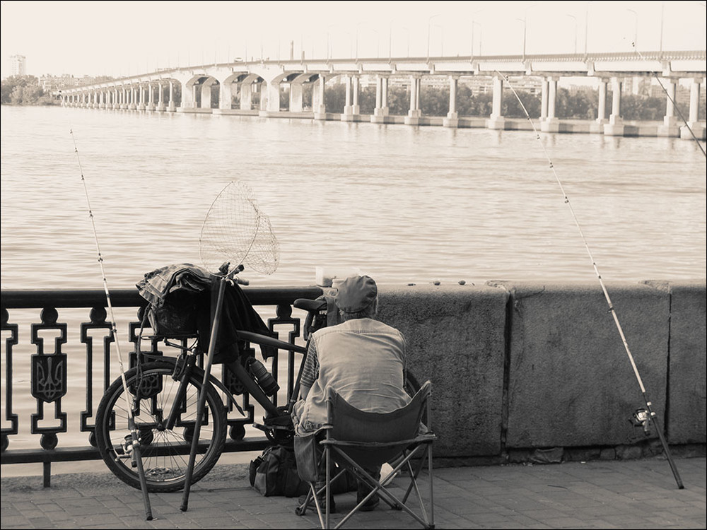 Фотографія Про рыбака у Нового моста.. / Дмитрий Домбровский / photographers.ua