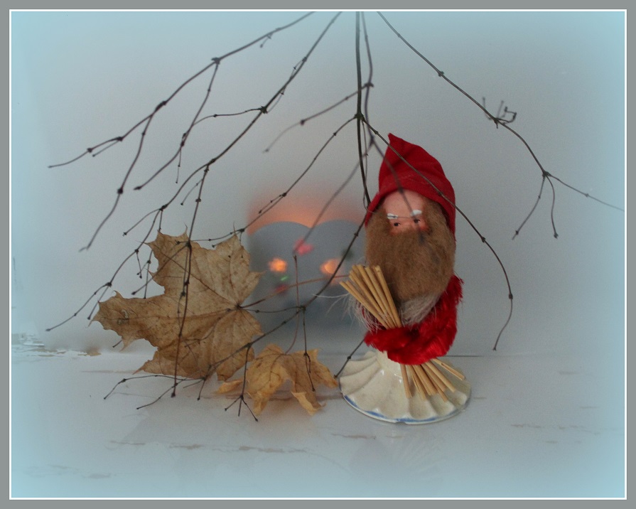 Фотографія Рождественский гномик  осенней зимой, в ожидании снега. / Ingeborga / photographers.ua