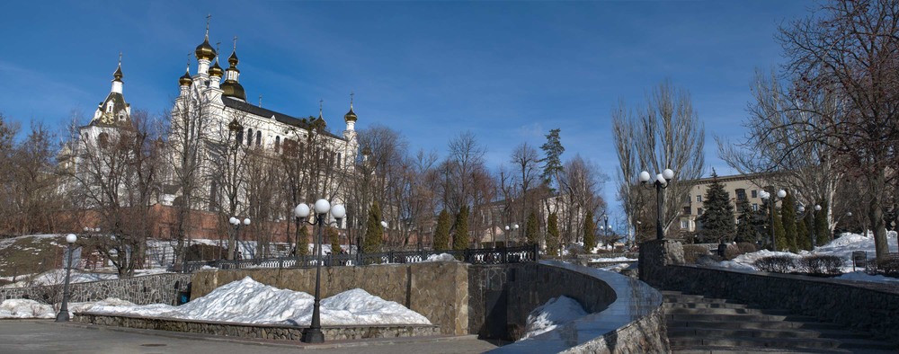 Фотографія Сквер біля Свято-Покровського чоловічого монастиря у Харкові / Ihor Hurtovyi / photographers.ua