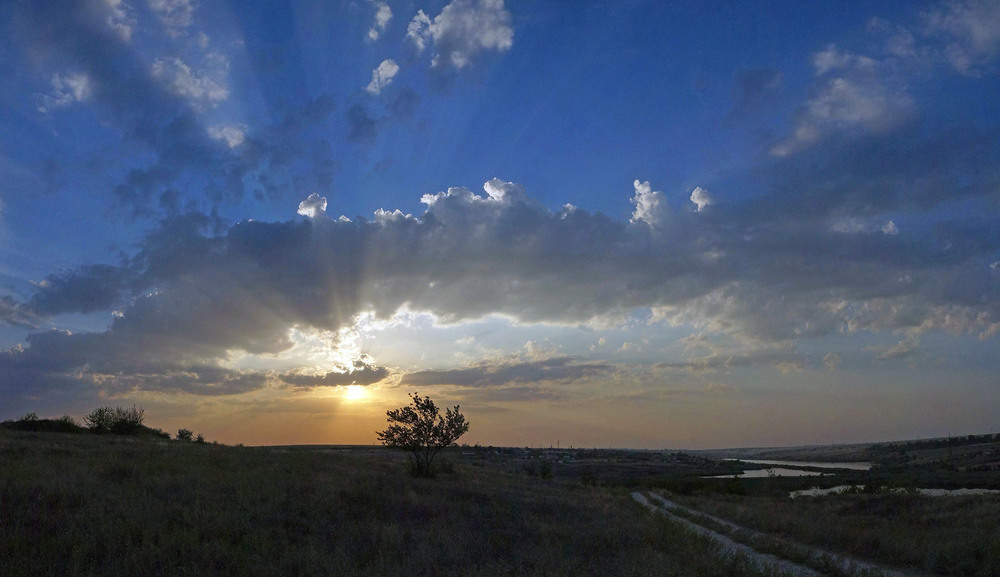 Фотографія Кам'яна Балка і небо над нею. / Георгій Погожий / photographers.ua