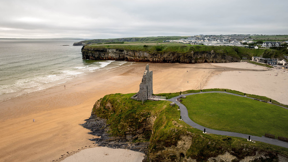 Фотографія "Coastal Serenity: The Ruins of Ballybunion" / Сенсей / photographers.ua