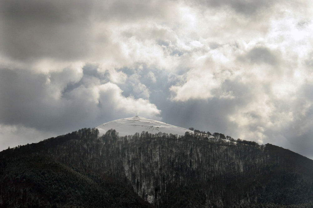 Фотографія Оповита хмарами гора Темнатик / Володимир Дубас / photographers.ua