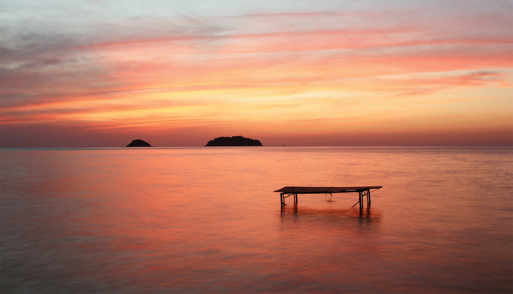 Фотографія this is a table / binocular / photographers.ua