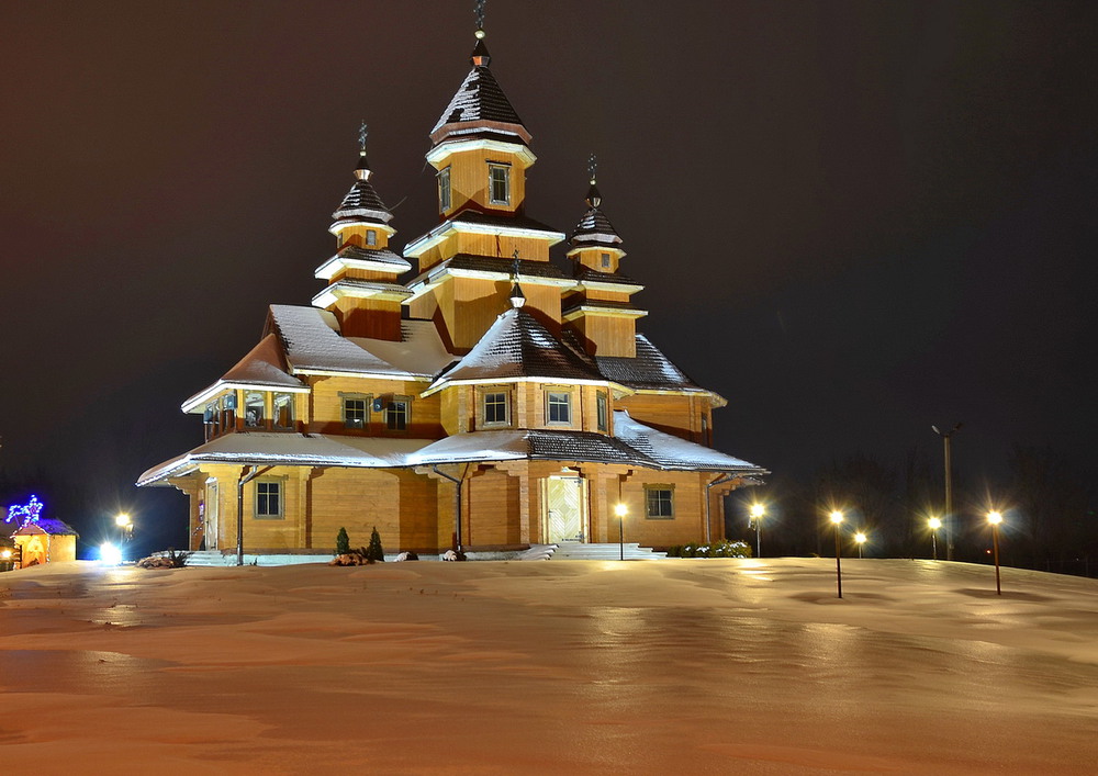 Фотографія Нова, повністю дерев'яна церква / Володимир П. / photographers.ua