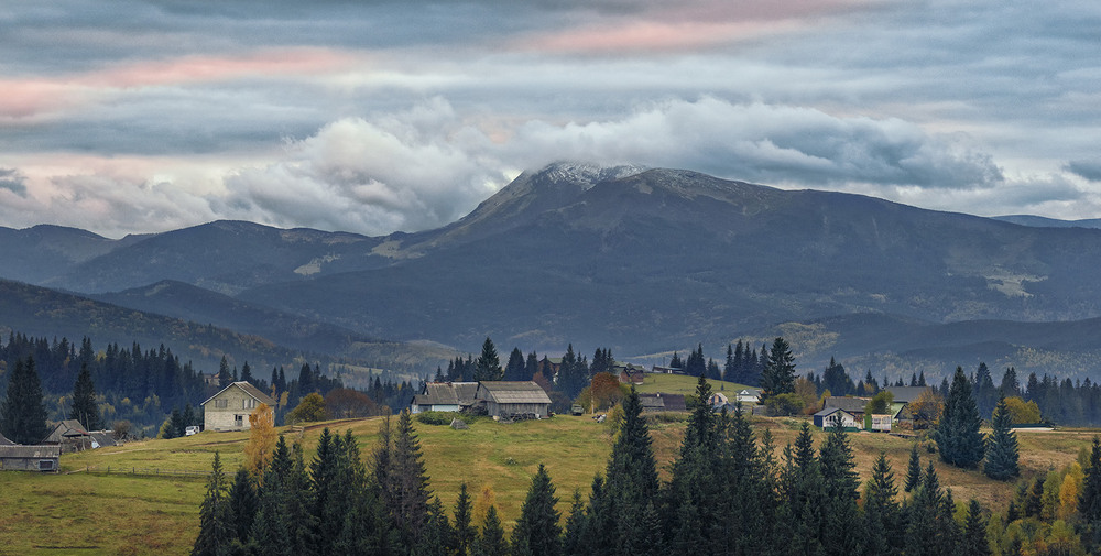 Фотографія Життя на фоні гори / Олександр Гучок / photographers.ua